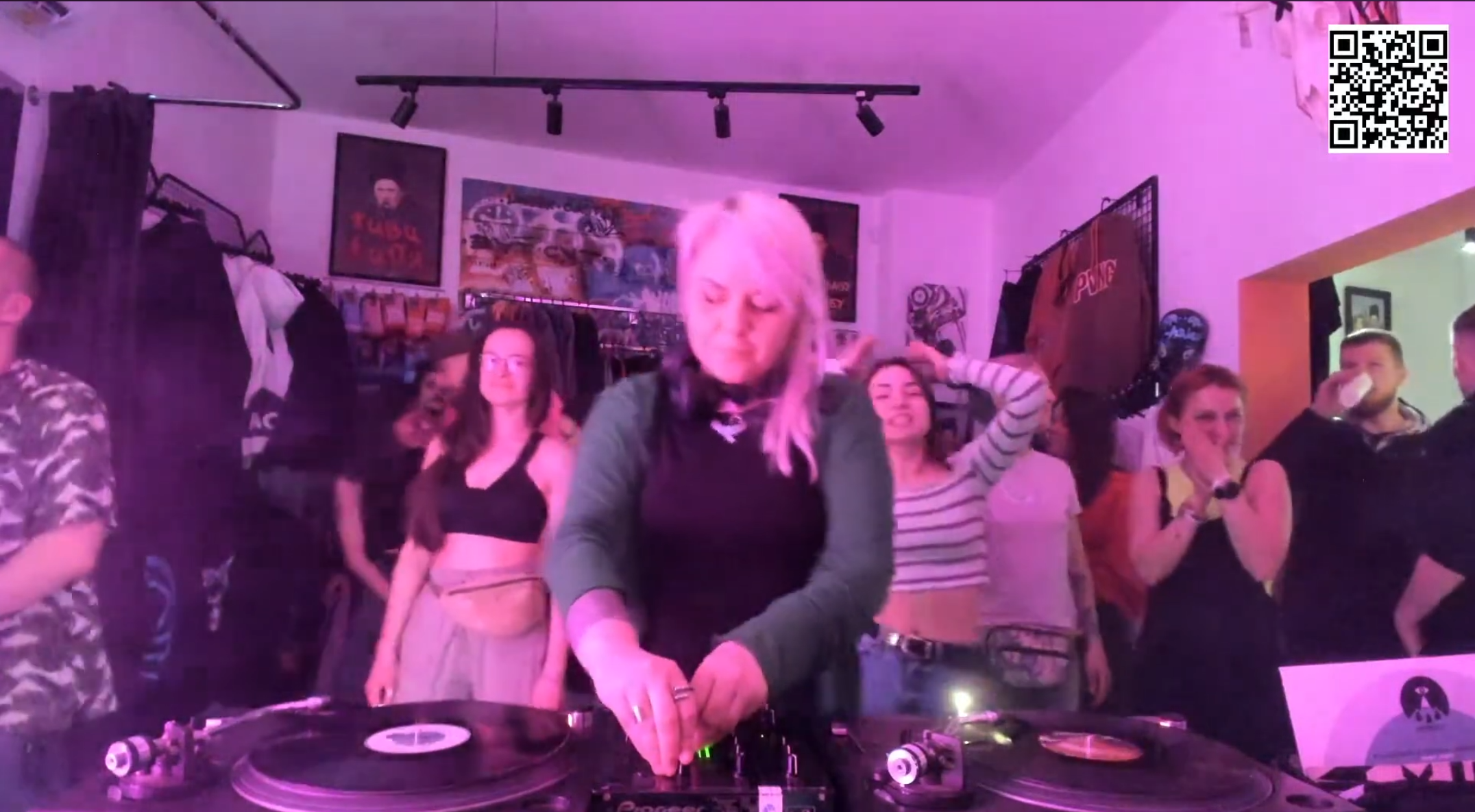 Load video: живі відео стріми з наших вечірок