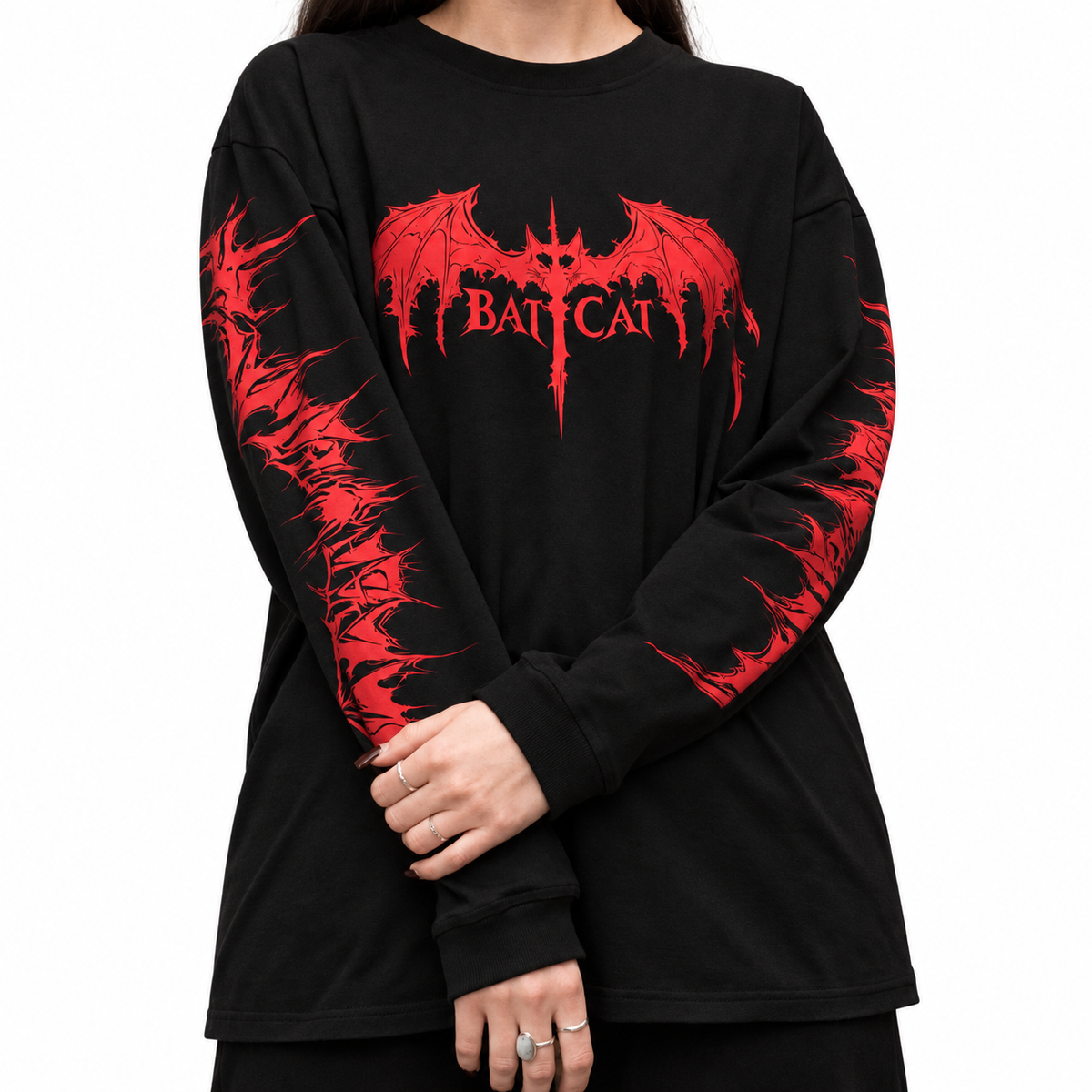 Червоний принт BatCat Bloody Wings на грудях і рукавах чорного лонгсліва